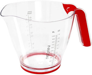 CARAFFA IN PLASTICA GRADUATA DA 1 LT. CON MANICO ANTISCIVOLO PEDRINI