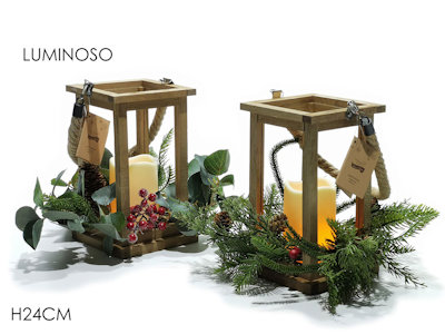 LANTERNA LUMINOSA IN LEGNO CON CANDELA E BACCHE CM.H.24 423945 GENERAL