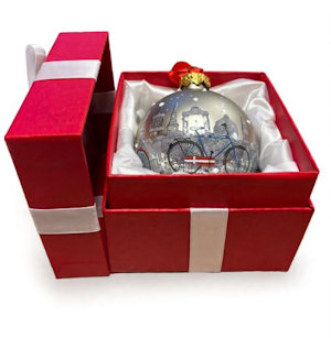 SFERA IN VETRO 8 CM. CON DECORO NATALIZIO IN SCATOLA REGALO CON FIOCCO DUESSE